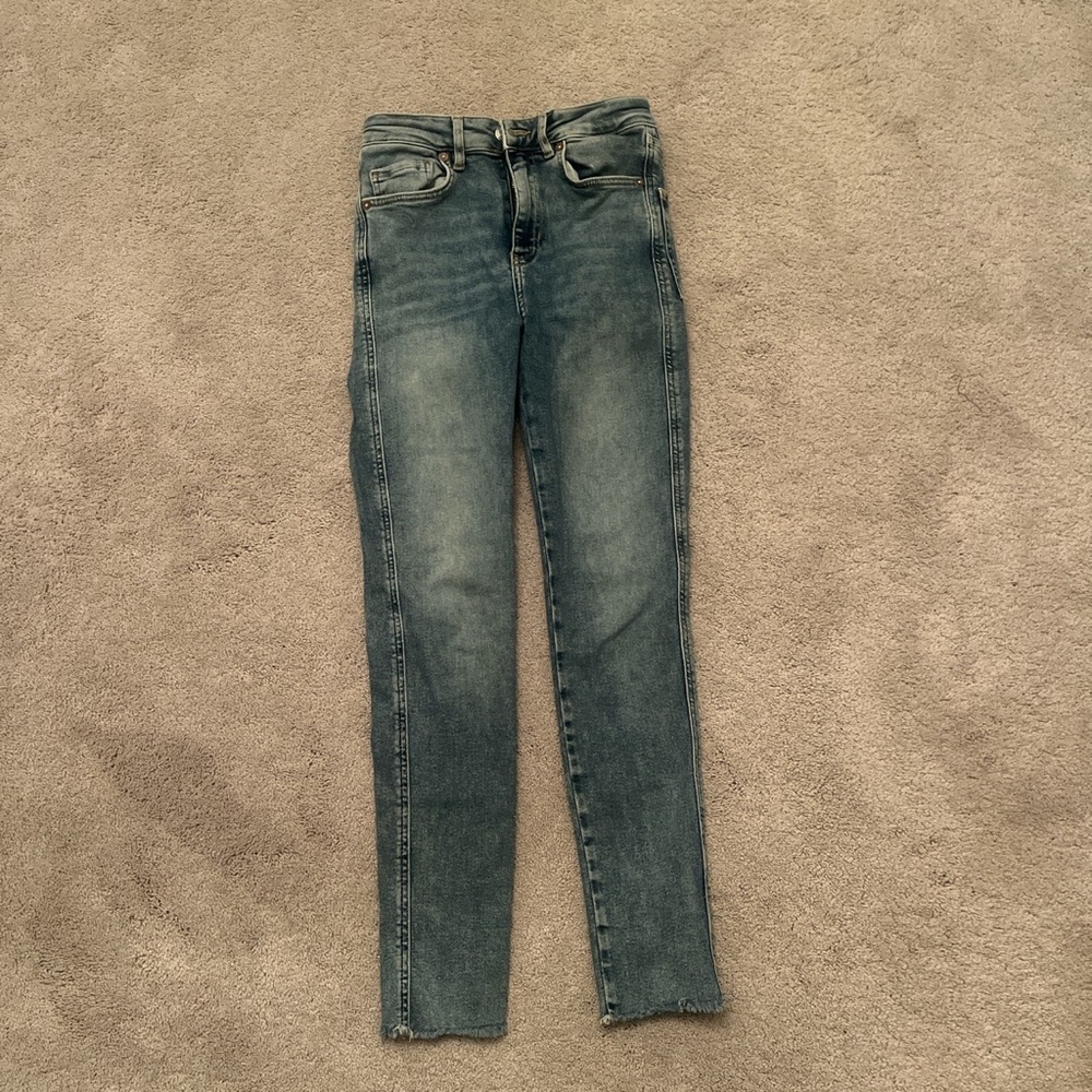 Straight leg blue jeans